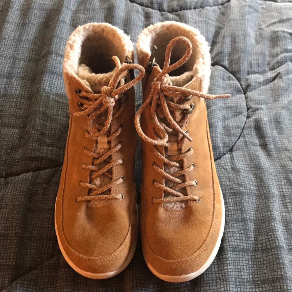 Skechers winter side zip ankle boot - size 10
